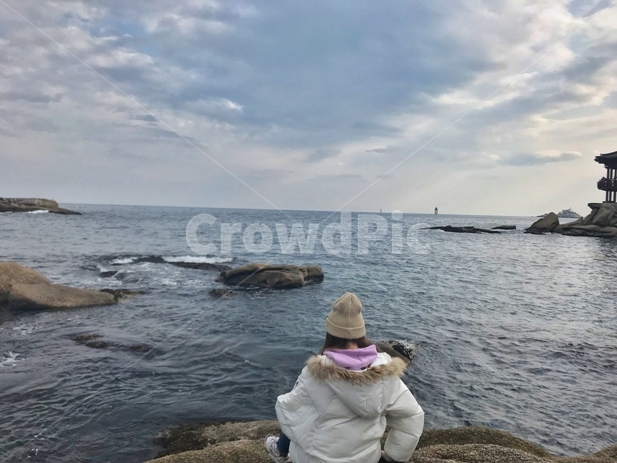 바다,겨울,겨울바다,뒷모습,바다가운데