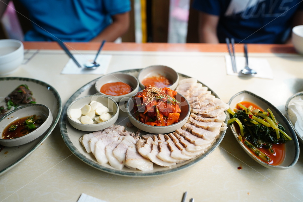 음식,육류,식사,안주,육식,수육,돼지고기,돼지,한식,먹거리,술자리,김치,음식,식재료,요리,food,cook,meal,dishes,food reserves,육류,고기,meat