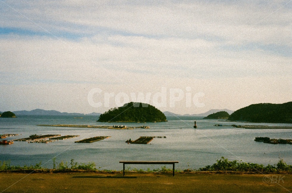 통영,쉼,휴식,감성,필름사진,필카,자연,풍경,nature,landscape,감성,sensible,feeling,land,땅,outdoors,옥외,ocean,대양,sea,바다,water,물,shoreline,해안선,coast,연안,bench,벤치,island,섬