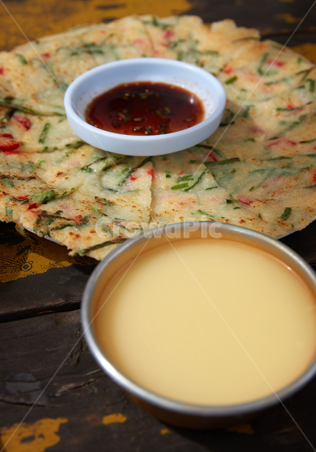 감자전,막걸리,음식,술,전통,전,간장,음식,식재료,요리,food,cook,meal,dishes,food reserves,한식,한국음식,한국요리,korean food,korean dishes,korean meal,korean cook