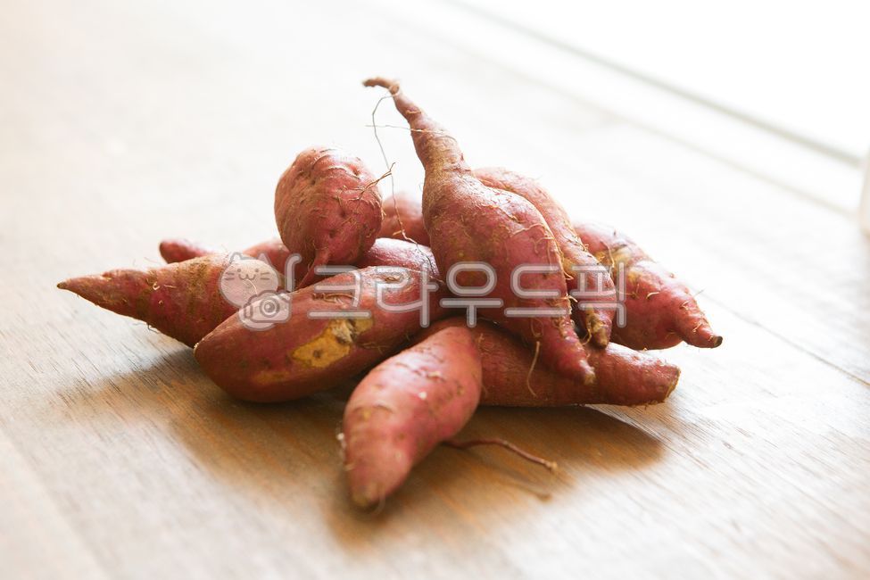 chestnut sweet potato,sweet potato,Fresh sweet potatoes,Pumpkin Sweet Potato,vegetable,food,seasonal food,fall food ingredients,Roasted Sweet Potato,Beni Haruka,autumn,diet food,Seasonal ingredients