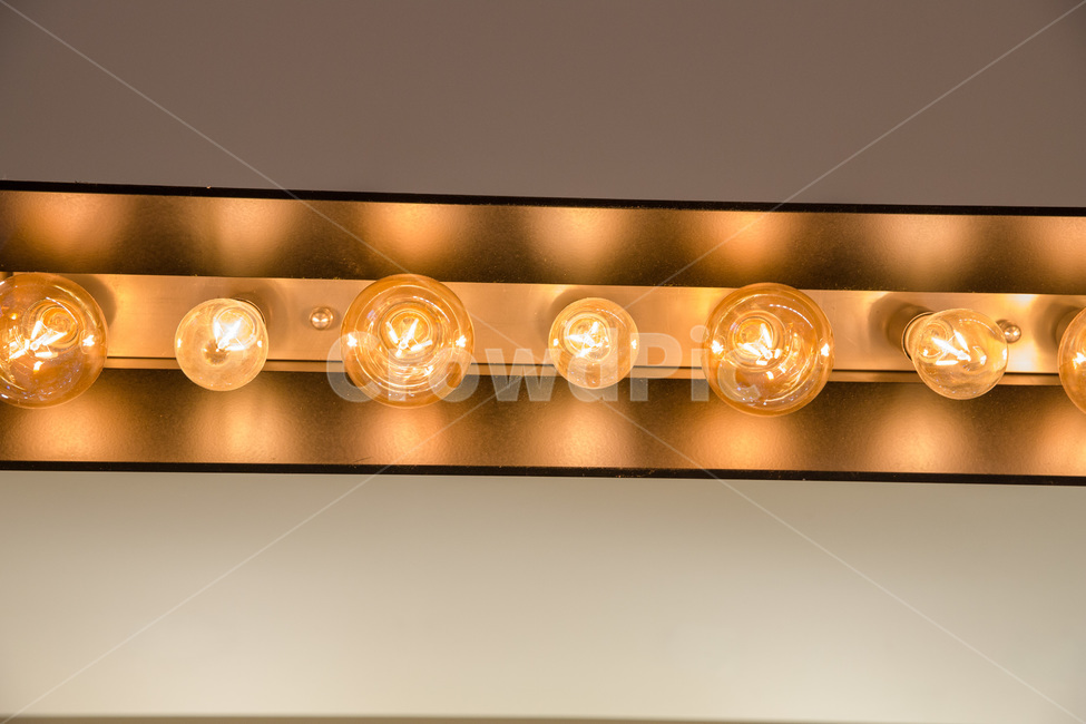 abstract,art,background,bright,concept,decor,decoration,decorative,design,electric,electricity,energy,glass,glow,gold,golden,illustration,interior,light,luxury,pattern,shiny,vintage,yellow,디자인,조명,lighting,갈색,골드,금색,텅스텐,노랑,인테리어,실내디자인,interior design