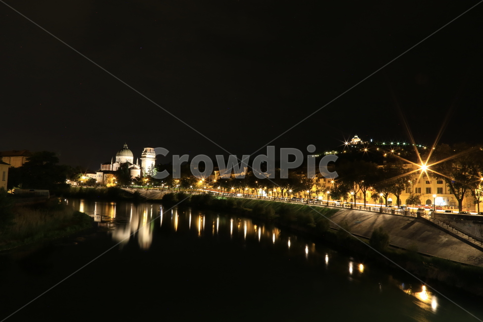 유럽,유럽야경,이탈리아,이탈리아야경,베로나,베로나야경,로맨틱,europe,nightview,italy,verona,romantic,분위기,강,river,light,불빛,city,oldcity,도시,밤,night,조용한,calm,야경,밤,풍경,nightscape,night,landscape,도시,city,해외,외국,세계,foreign,oversea,world,세계도시풍경,해외도시풍경,외국도시풍경,world cityscape,outdoors,옥외,nature,자연,water,물