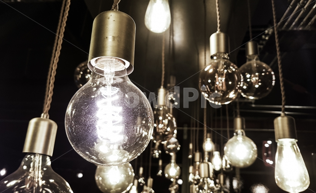 필라멘트,조명,밝음,바,카페,분위기,전구,차가움,인테리어,실내디자인,interior design,사물,물건,오브젝트,thing,object,matter
