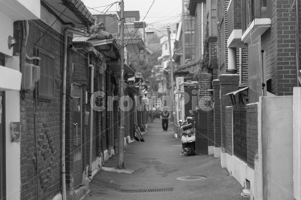 서울,골목,골목길,흑백,길,주택가,골목길,alley,흑백,모노톤,monochrome,black and white,urban,어반,town,도시,building,건물,city,시티,road,도로,street,거리,alleyway