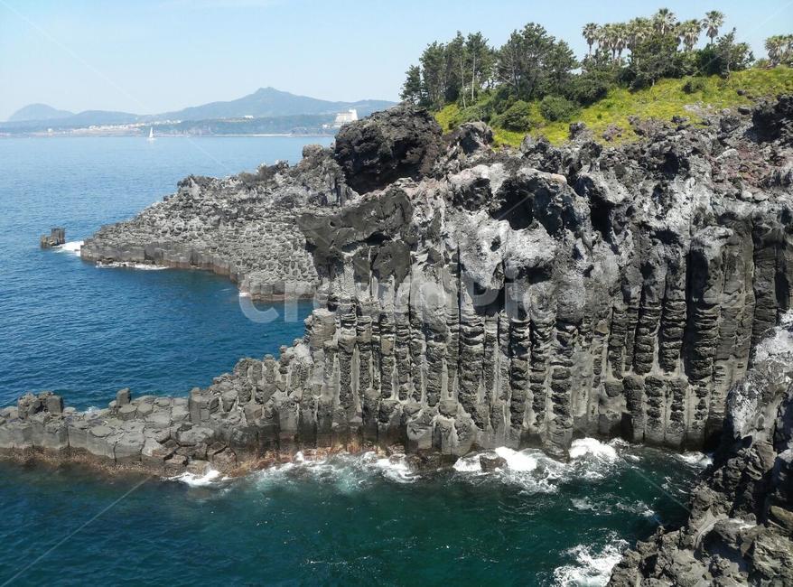nature,자연,낭떠러지,바다,주상절리,제주도,자연,풍경,nature,landscape,한국자연풍경,한국자연경관,korea nature landscape,제주도,jeju,jeju island,cliff,outdoors,옥외,promontory,곶,sea,ocean,대양,water,물,land,땅