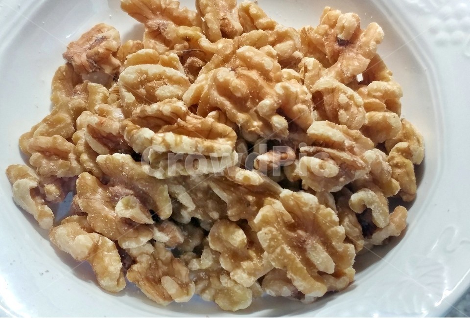 walnut,unsaturated fatty acids,nuts,Omega 3,A plate of walnuts
