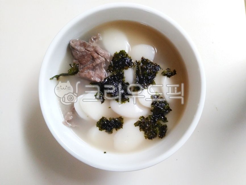 설날사진공모전,떡국,음식,1월1일,새해,음력,쌀,고기,육류,김,한국문화,전통,설날음식,명절,설날,한국음식,요리,탄수화물,그릇,사발,bowl,food,dish,meal,meat,rice,newyearsday