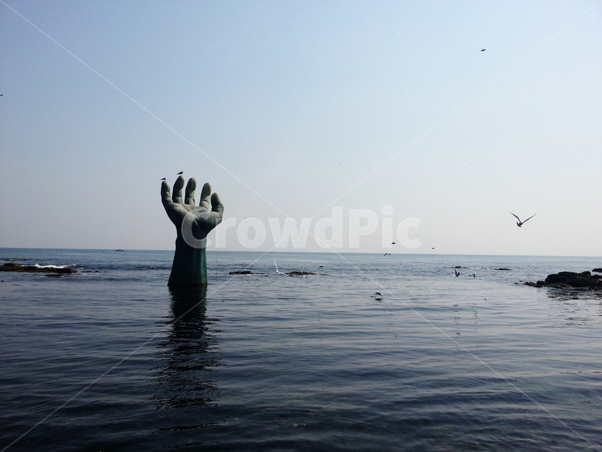 바다,상생의손,하늘,손,갈매기,풍경,자연,동상,쉼,landscape,휴식,랜드마크,landmark,tourist attraction,한국랜드마크,한국관광지,한국명소,korea landmark,korea tourist attraction