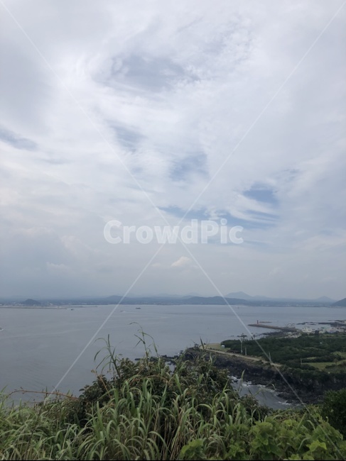 섬,들,들판,풀,하늘,바다,구름,grass,island,field,sky,sea,cloud,nature,자연,outdoors,옥외