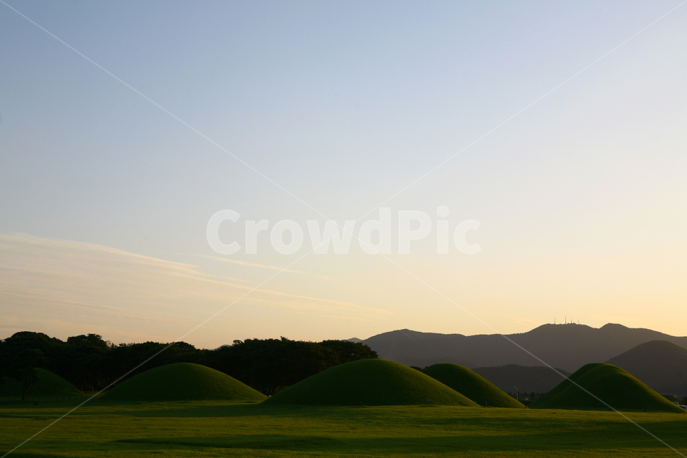 경주,대릉원,경주대릉원,경주야경,무덤,풍경,해질녘,landscape,sunset,korea,gyeongju,sky,outdoors,신라,자연,풍경,nature,landscape