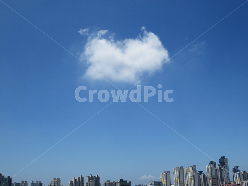 구름,하트,하트구름,하늘,heart,창문,도시,파란하늘,빌딩,city,cloud,하늘색,도시,풍경,city,landscape,한국도시풍경,한국도시경관,korea cityscape,nature,자연,outdoors,옥외