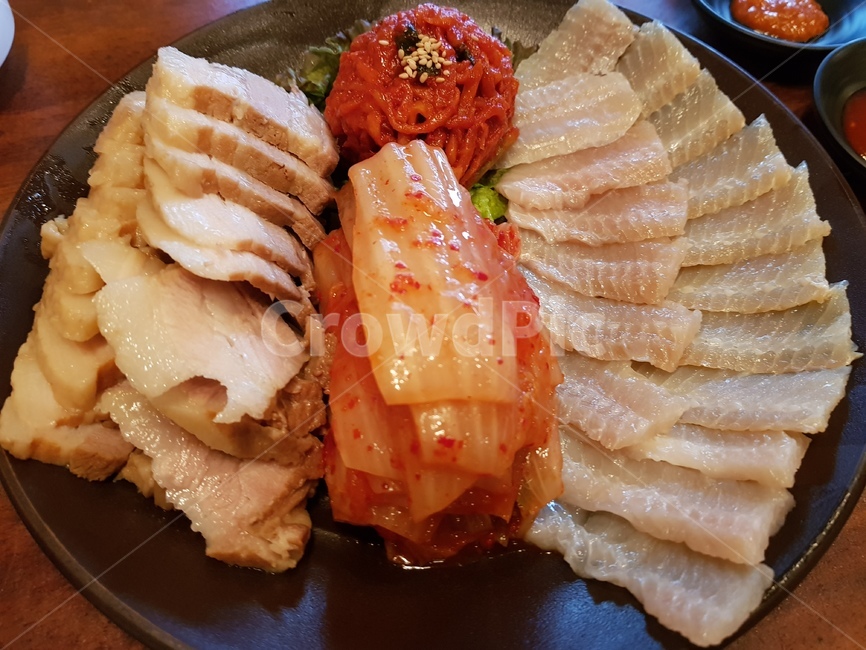 홍어삼합,삼합,홍어,수육,돼지고기,묵은지,식사,음식,food,meal,안주,요리,음식,식재료,요리,food,cook,meal,dishes,food reserves
