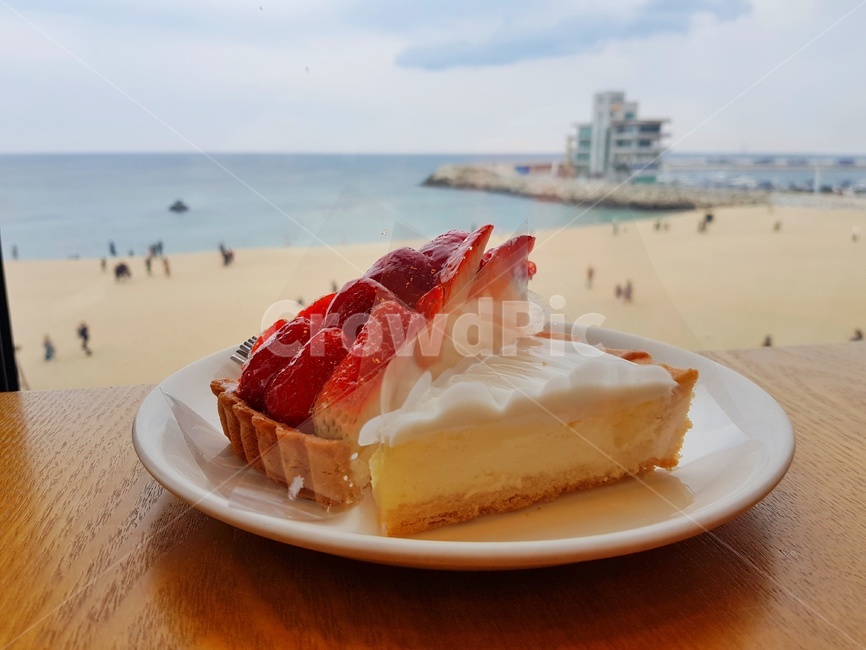 타르트,접시,책상,해변,tart,dish,table,beach,음식,식재료,요리,food,cook,meal,dishes,food reserves,디저트,간식,후식,dessert,snack