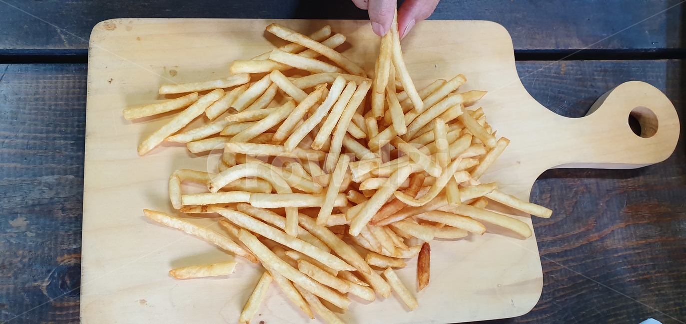 food,식품,감자튀김,fries,손,도마,간식,음식,식재료,요리,food,cook,meal,dishes,food reserves