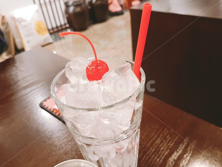 에이드,체리에이드,체리,얼음컵,아이스컵