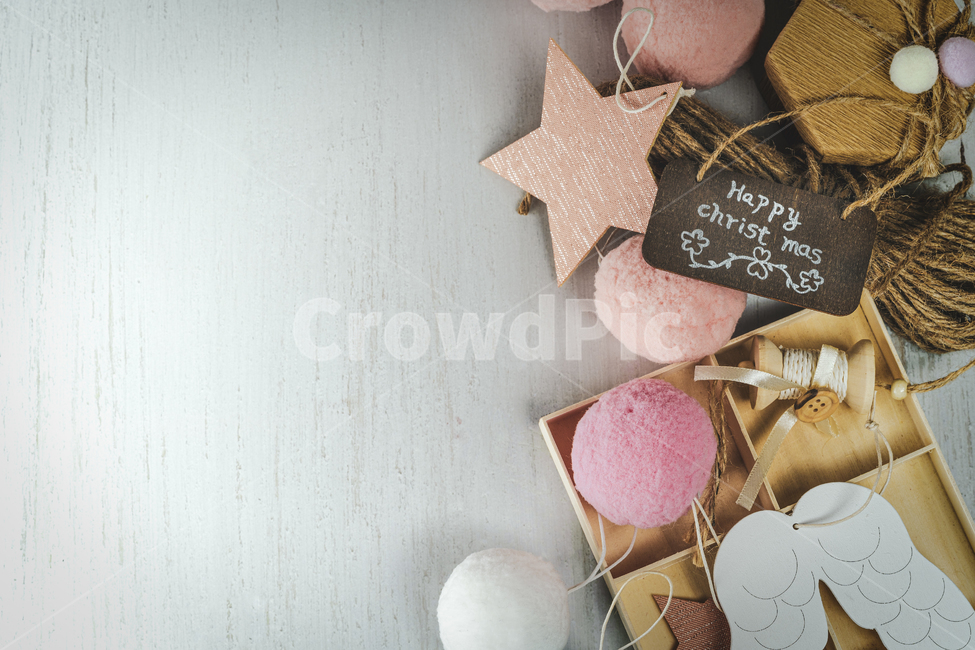 gift,deco,string,wooden table,day off,pom pom,winter,fur decoration,heart shape,thanks,pastel,joy,pom pom decoration,vacation,season,decoration,table,decorative string,top view,edit,tree,ribbon,packaging,star shape,brown,christmas,White,background,vintage