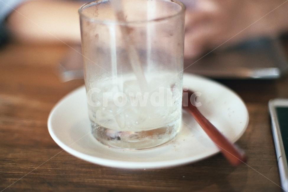 빈컵,유리잔,나무숟가락,카페,컵,유리컵