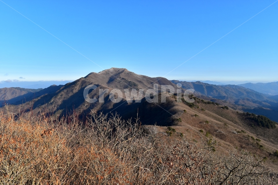 지리산,서북능선,노고단,풍경,비경,명산,국립공원,성삼재,묘봉치,만복대,고리봉,반야봉,천왕봉,정령치,세걸산,세동치,부운치,팔랑치,산행,등산,트레킹,National,Park,철쭉,파란,하늘,바래봉,사진,산그리메,산너울,명선봉,토끼봉,힐링,감성,전망,조망,아름다운,수려한,nature,lanscape,겨울,계절,winter,season,자연,풍경,nature,landscape,한국자연풍경,한국자연경관,korea nature landscape,outdoors,옥외,mountain,산,mountain range,산맥
