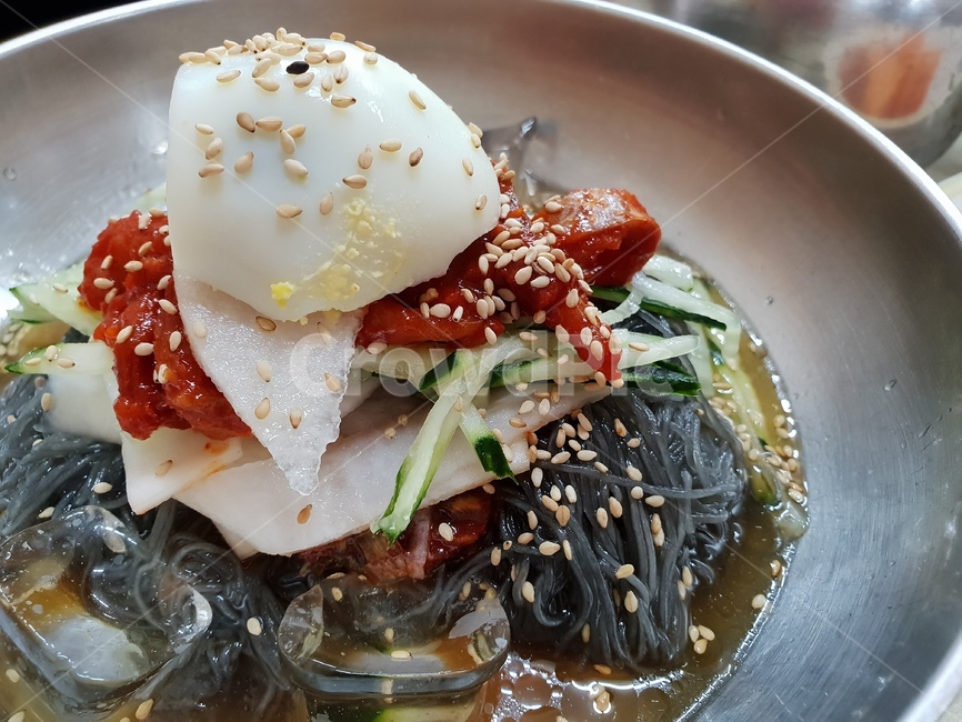 냉면,시원한,물냉면,차가운,여름,음식,식재료,요리,food,cook,meal,dishes,food reserves,면류,면요리,noodles,한식,한국음식,한국요리,korean food,korean dishes,korean meal,korean cook
