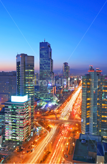 무역센터,아셈타워,코엑스,삼성동,삼성역,강남구,강남,서울,영동대로,교통,빌딩,고층빌딩,도시,도심,야경,풍경,도로,대로,교차로,타워,랜드마크,건축,건축물,유리창,오피스,회사,비지니스,비즈니스,한국,궤적,스카이라인,하늘,노을,건물,부동산,야경,밤,풍경,nightscape,night,landscape,도시,city,한국도시풍경,한국도시경관,korea cityscape,비즈니스,사업,business,service,work,road