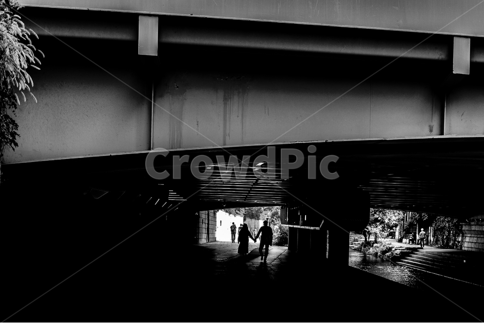 person,사람,human,인간,다리,연인,흑백,모노톤,monochrome,black and white