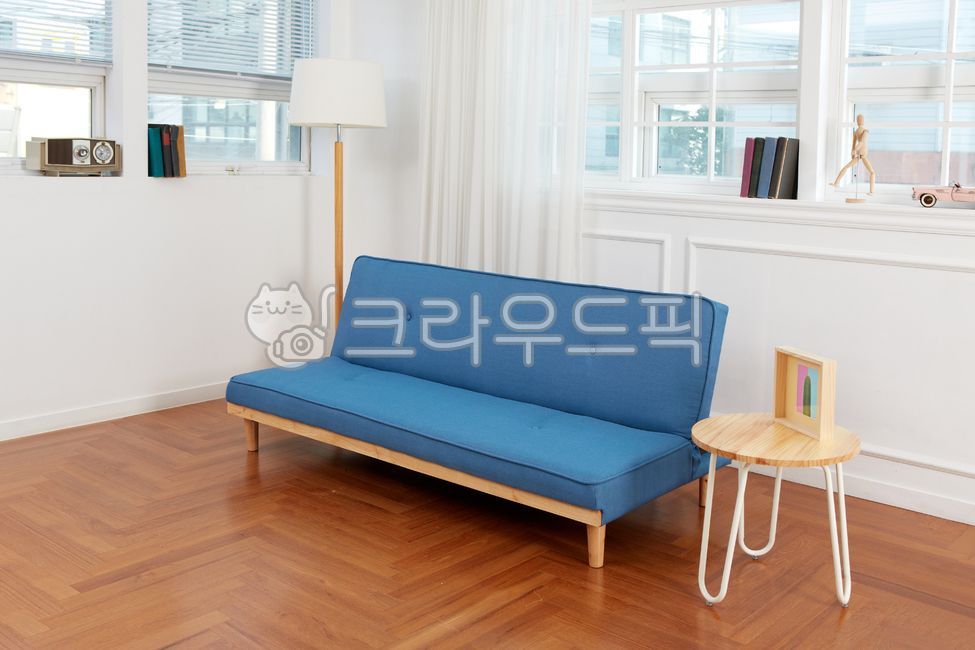 인테리어,이불,소파,원목소파,가죽소파,창가,창문,원룸,바닥,거실,나무,식물,화초,화분,렌탈스튜디오,햇살,현대식건축,편안하다,안락한,인테리어디자인,bed,interior,pillow,curtain,window,light,lamp,room,studio,floor,livingroom,rentalstudio,sunshine,modernarchitecture,comfort,interiordesign,indoors,실내,옥내,방,침실,flooring,couch,가구,furniture,인테리어,실내디자인,interior design