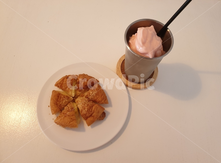카페,후식,간식,디저트,음료,cafe,dessert,여유,음식,식재료,요리,food,cook,meal,dishes,food reserves,디저트,간식,후식,dessert,snack