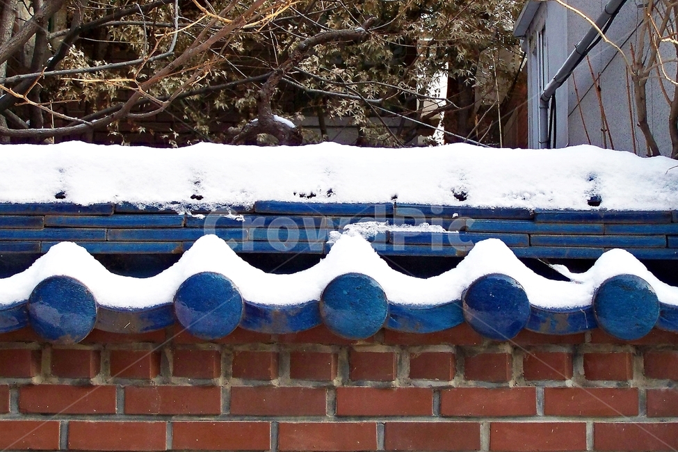 기와,눈,겨울,계절,담,벽,흰색,눈부심,snow,tile,winter,season,wall,white,기와집,지붕,전통,한옥,패턴,옥상,배경,전통적인,한국의construction,한국전통,한국문화,koreantraditional,koreanculture,건축물,건물외관,exterior,building,structure,architecture,겨울,계절,winter,season,한국전통,한국문화,korean traditional,korean culture,건축물,건물외관,exterior,building,structure,architecture,construction