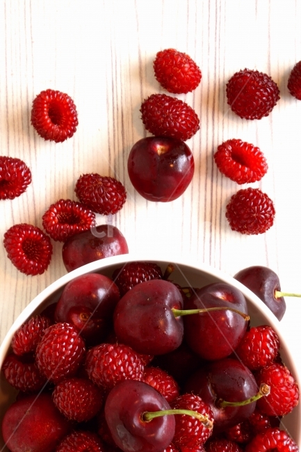 산딸기,체리,과일,열매,라즈베리,berry,베리,빨간,딸기,음식,맛,맛있는,붉은,식품,달콤한,익은,접시,그릇,담겨있다,음식,식재료,요리,food,cook,meal,dishes,food reserves,과일,열매,fruit,연출,컨셉,콘셉,direction,concept