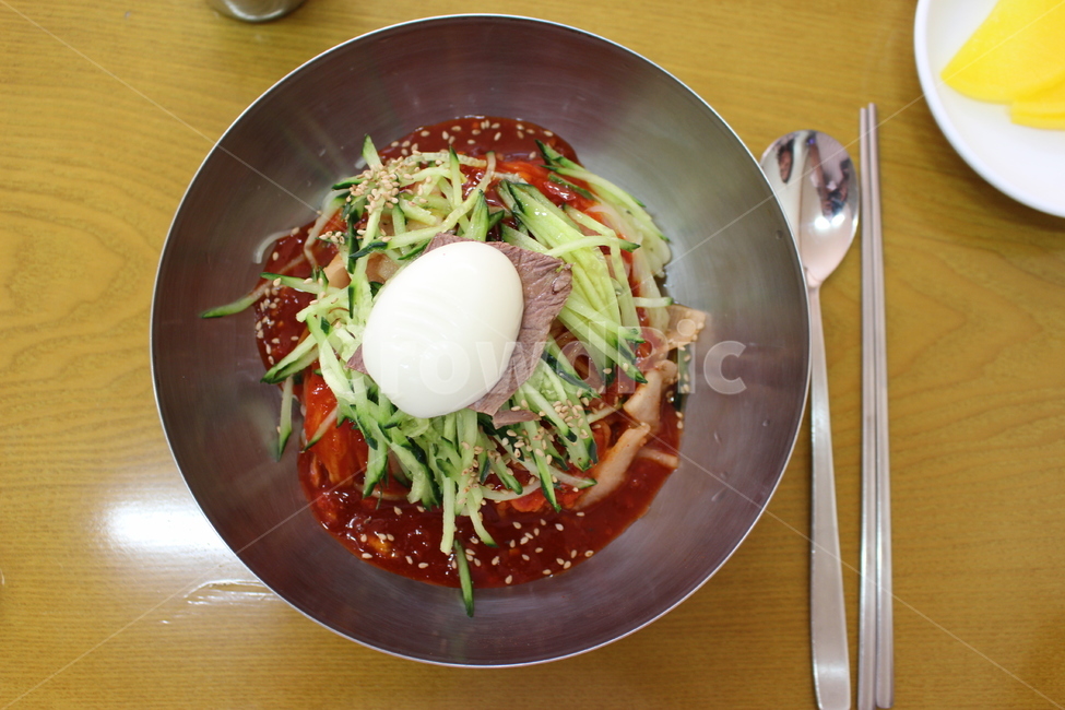 냉면,비빔냉면,식당,요리,맛집,여름음식,매운음식,음식,식재료,요리,food,cook,meal,dishes,food reserves,면류,면요리,noodles,한식,한국음식,한국요리,korean food,korean dishes,korean meal,korean cook