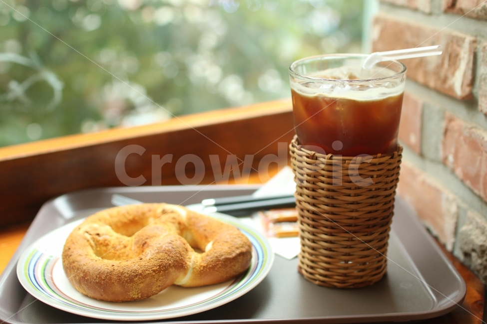 카페,따뜻함,프레즐,커피,브런치,음식,식재료,요리,food,cook,meal,dishes,food reserves,빵,bread,아침식사,조식,브런치,breakfast,brunch,디저트,간식,후식,dessert,snack,커피,카페,coffee,cafe