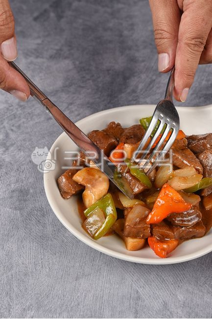 Chop Steak,Beef Dishes,steak,meat,recipe,beef,cooking,food