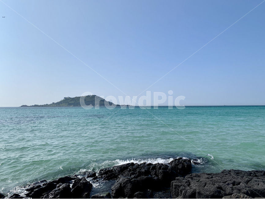 제주도,협재해수욕장,바다,섬,파도,바닷가,바닷물,현무암,해수욕장,비양도,협재,해안,해안가,수평선,푸른하늘,푸른바다,파란바다,파란하늘