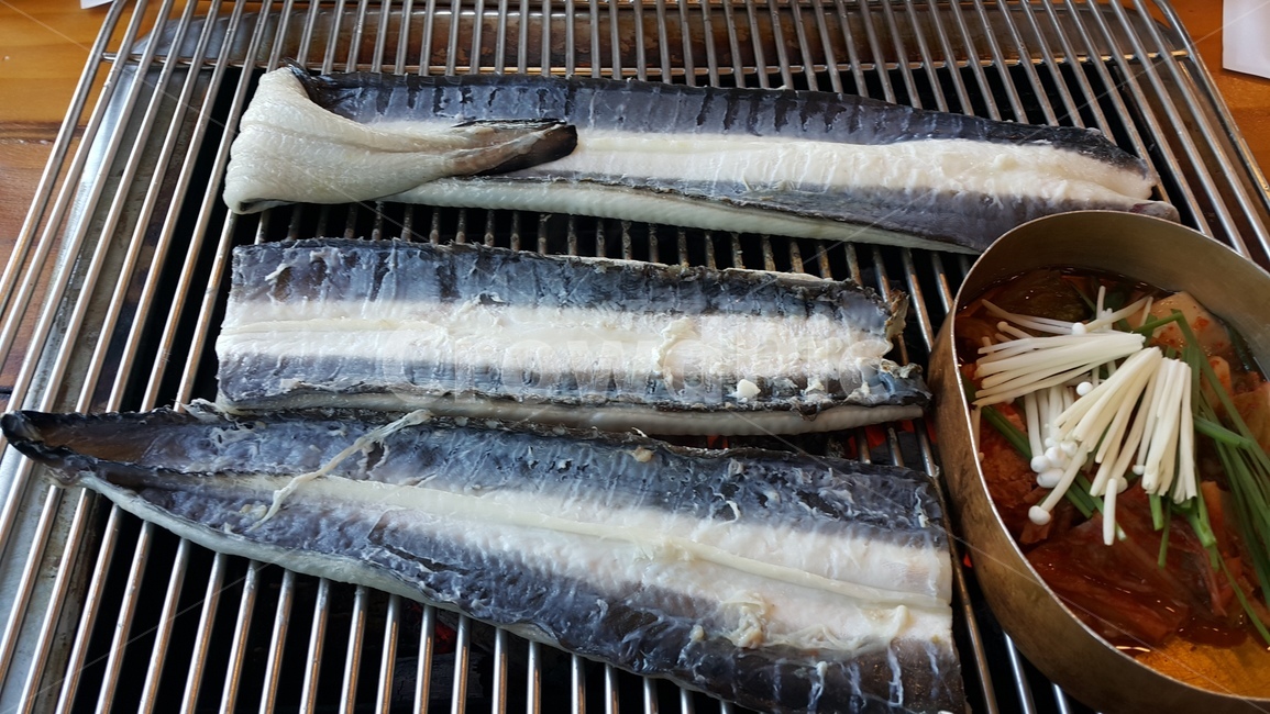 장어,가을장어,천수만,소금구이,양념구이,음식,식재료,요리,food,cook,meal,dishes,food reserves,수산물,해산물,fishery products,seafood,한식,한국음식,한국요리,korean food,korean dishes,korean meal,korean cook