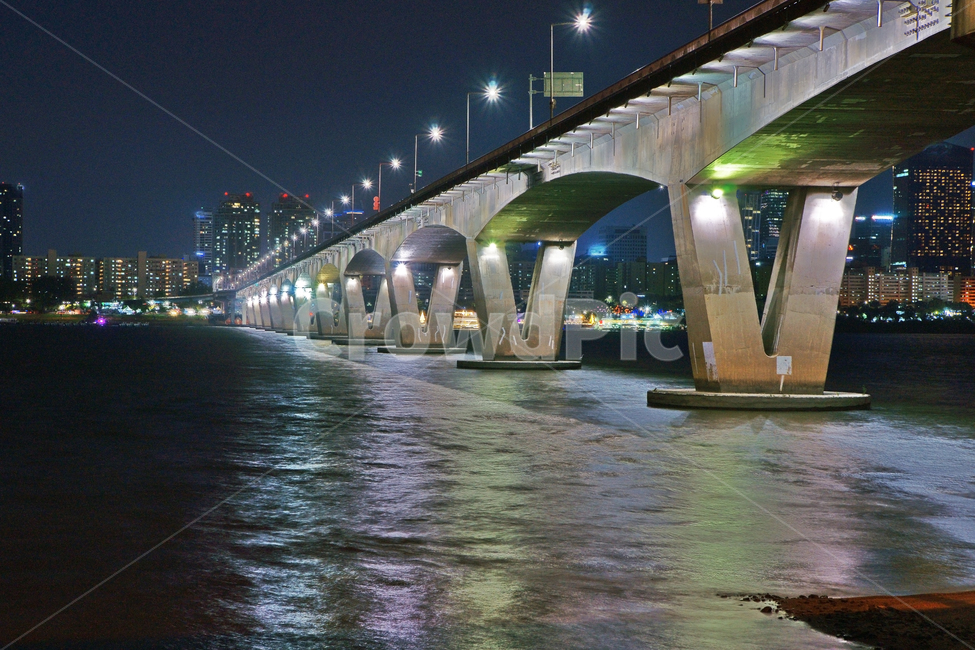 원효대교,한강다리,교량,다리,디비닥공법,야경,한강,조명,야경,밤,풍경,nightscape,night,landscape,건축물,건물외관,exterior,building,structure,architecture,construction,road,도로,bridge,건물