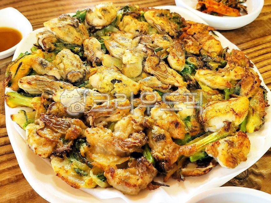 oyster pancake,oyster,cave,Korean pancake,Seafood oyster pancake,Korean food,pancake,Guljeon,seafood pancake