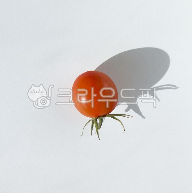 토마토,방울토마토,과일,채소,야채,빨강,레드,빨간색,음식,붉은색,디저트,식재료,열매,탑뷰,탑앵글,흰배경,푸드,식자재,음식재료,식물,자연