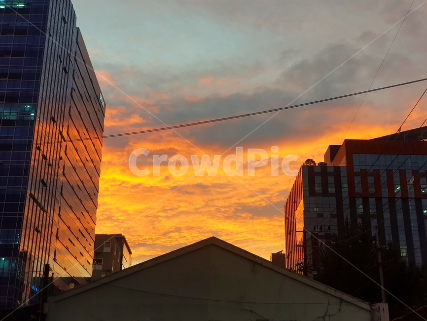 노을,해질녘,도시의저녁,건물,하늘,구름,사무실건물,building,sky,저녁,도시,풍경,city,landscape