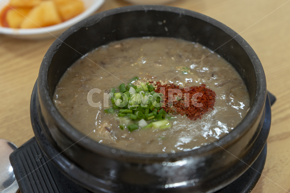 고사리육개장,제주도음식,한국요리,한식,뚝배기,brackensoup,jejudofood,koreanfood,earthenpot