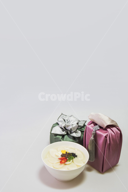 예물함,노리개,보자기,실크,천,비단,김치,국,떡국,한지,설,설날,구정,명절,전통,프레임,배경,탬플릿,신년,새해,한국전통,한국문화,korean traditional,korean culture,새해,new year