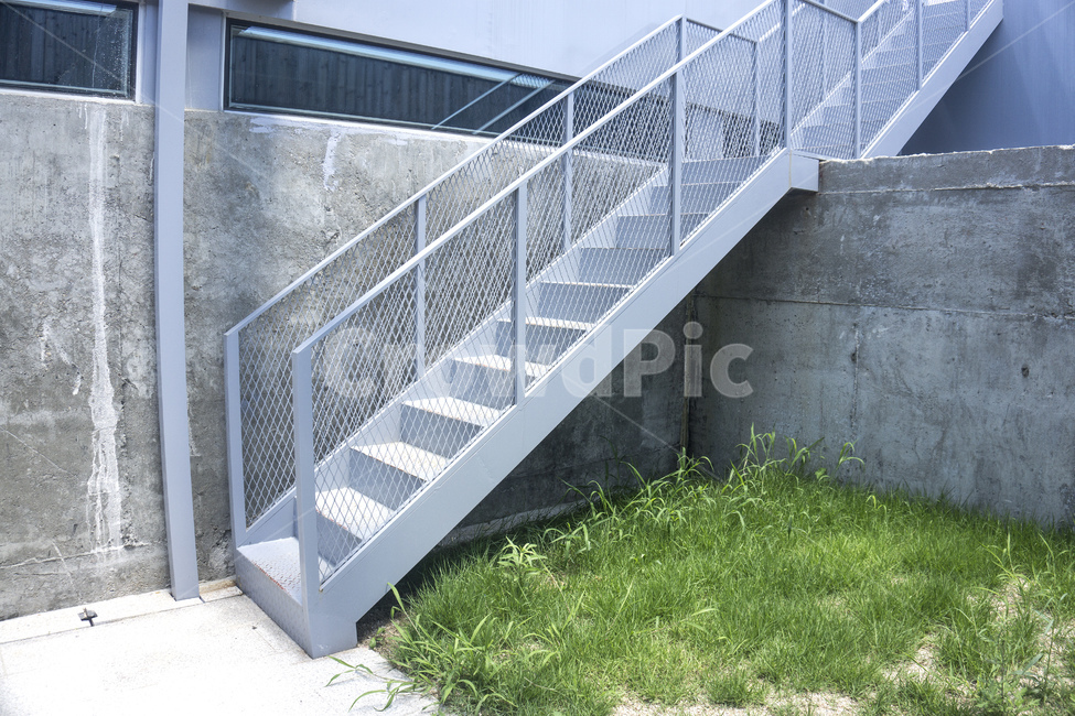 철계단,계단,철,난간,스텝,오르막,모던,콘크리트,현대,건축물,건물외관,exterior,building,structure,architecture,construction