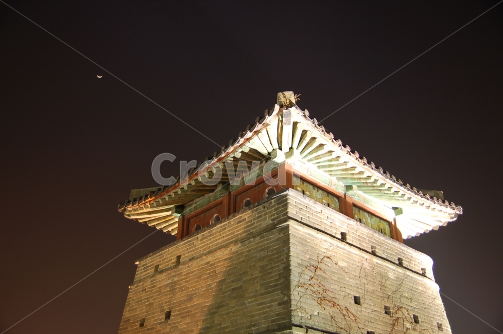 수원화성,수원,유네스코,유네스코문화유산,문화재,전통,한국,코리아,헤리티지,Heritage,성곽,야경,야경,밤,풍경,nightscape,night,landscape,한국전통,한국문화,korean traditional,korean culture,랜드마크,landmark,tourist attraction,한국랜드마크,한국관광지,한국명소,korea landmark,korea tourist attraction,건축물,건물외관,exterior,building,structure,architecture,construction,건물,shrine,신사,worship,예배