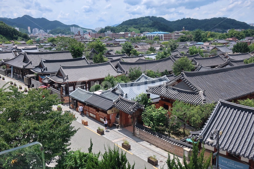전주,한옥마을,roof,지붕,person,사람,human,인간,한국전통,한국문화,korean traditional,korean culture