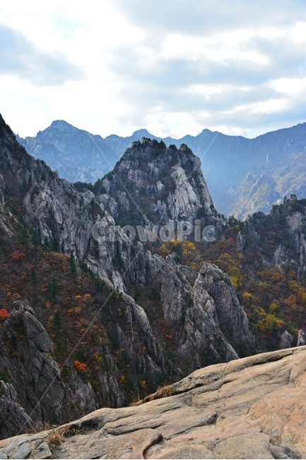 mountainrange,산맥,tree,나무,plant,식물,leaf,잎,nature,자연,outdoors,옥외,mountain,산,설악산,비선대,권금성,계곡,설악산가을,추색,만추,국립공원,가을,계절,fall,autumn,season,자연,풍경,nature,landscape