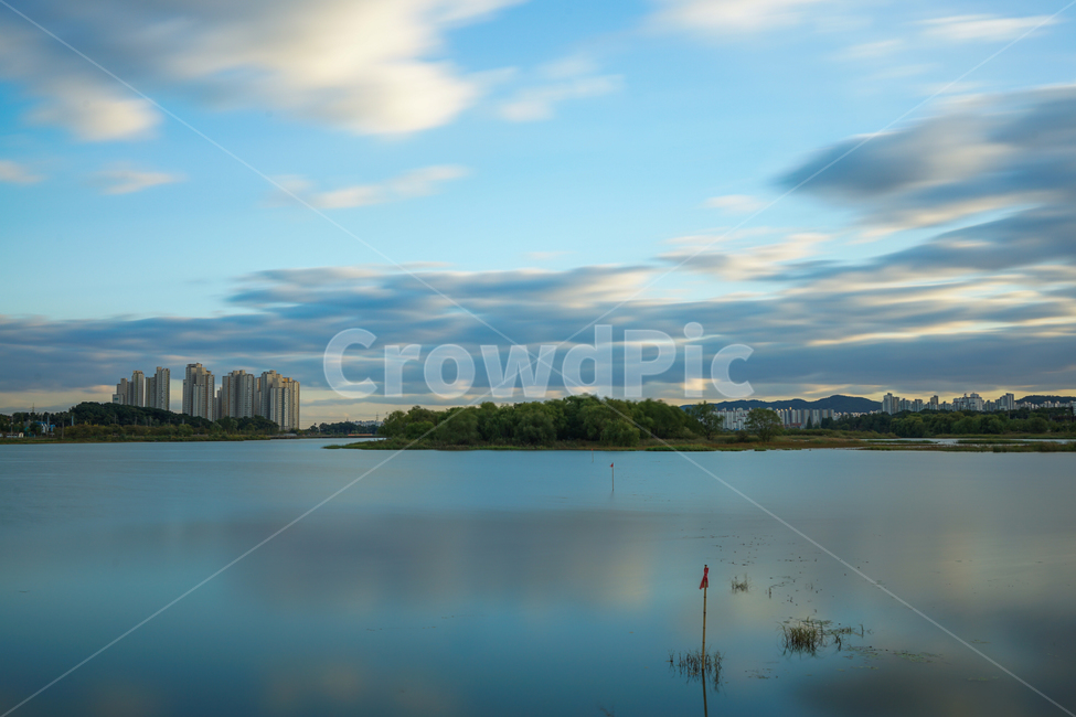 호수,반영,투영,하늘,구름,풍경,건물,저수지,도시,풍경,city,landscape,nature,자연,water,물,outdoors,옥외