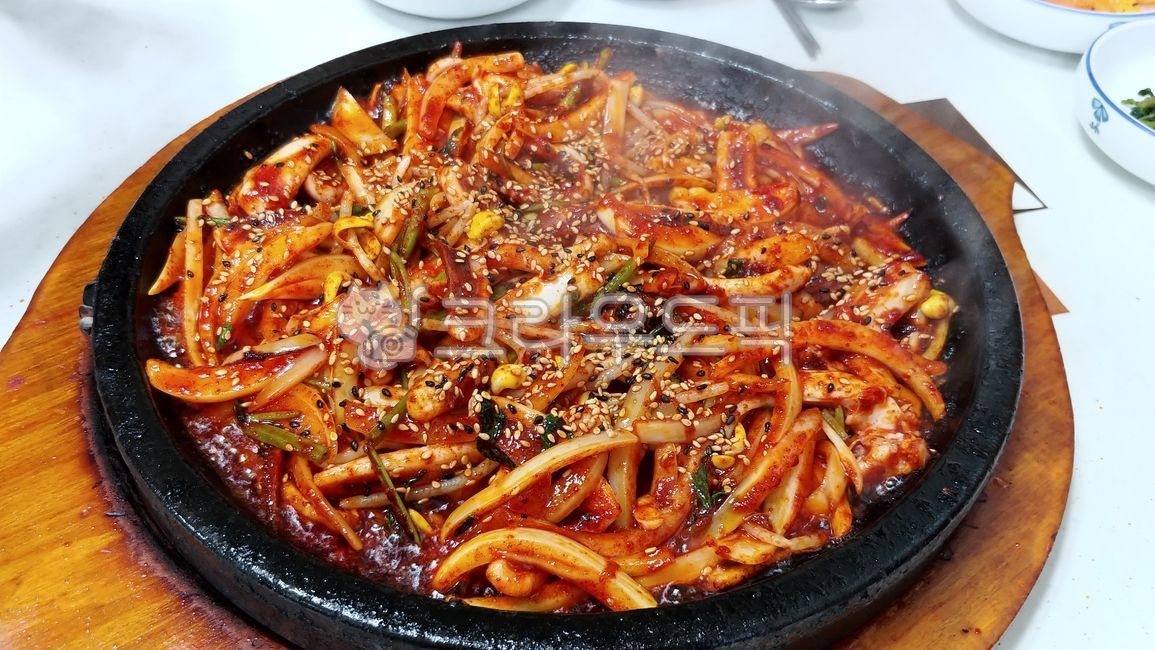 cuttlefish,stirfry,calamari,chili pepper paste,menu,food,Stirfried squid