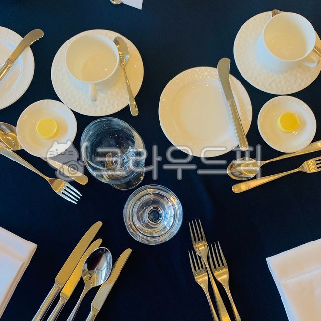 saucer,coffee cup,cutlery,Tableware arrangement,hotel,plate,Hotel meal