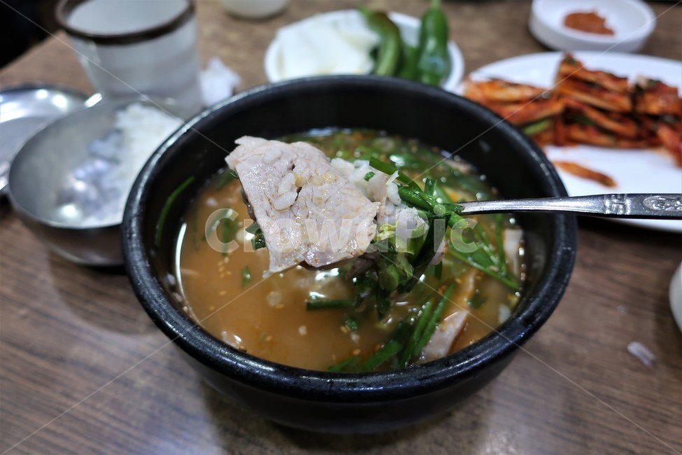 부산,명물,돼지국밥,국밥,돼지고기,뚝배기,한식,식사,별미,부추,야채,음식,식재료,요리,food,cook,meal,dishes,food reserves,한식,한국음식,한국요리,korean food,korean dishes,korean meal,korean cook
