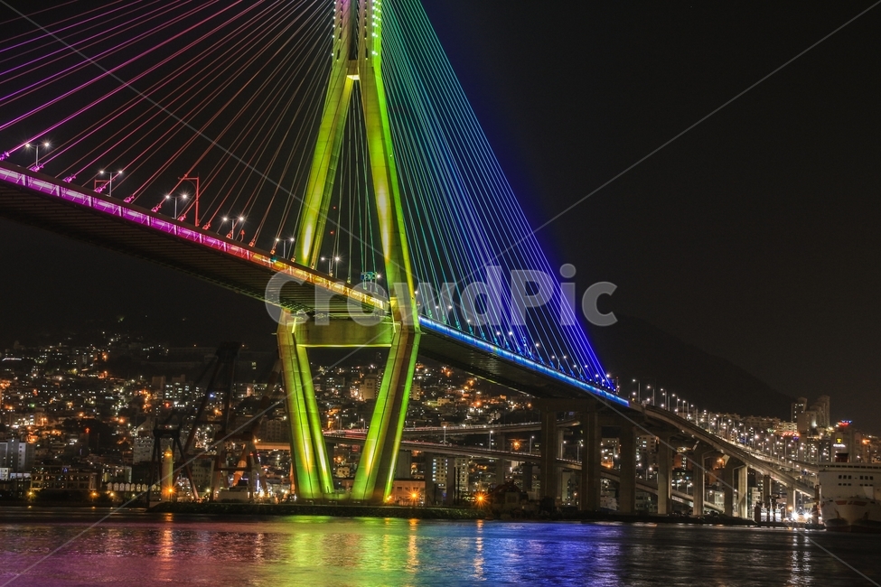 부산,야경,밤바다,부산항대교,북항대교,다리,대교,bridge,건축물,구조물,불빛,반사,그림자,아름다움,색깔,야경,밤,풍경,nightscape,night,landscape,도시,city,한국도시풍경,한국도시경관,korea cityscape,건축물,건물외관,exterior,building,structure,architecture,construction,건물